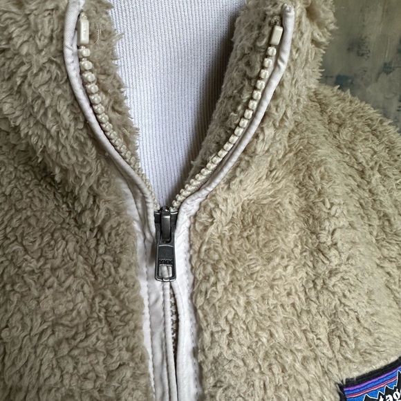 Patagonia Women’s Size Small Vest! Beige. Fluffy. Soft. - Picture 3 of 16